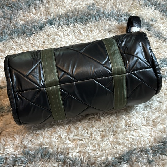 Lug Classic Duffle with Crossbody Strap -Rowboat ~ Metallic Black w/ Olive - Picture 3 of 7